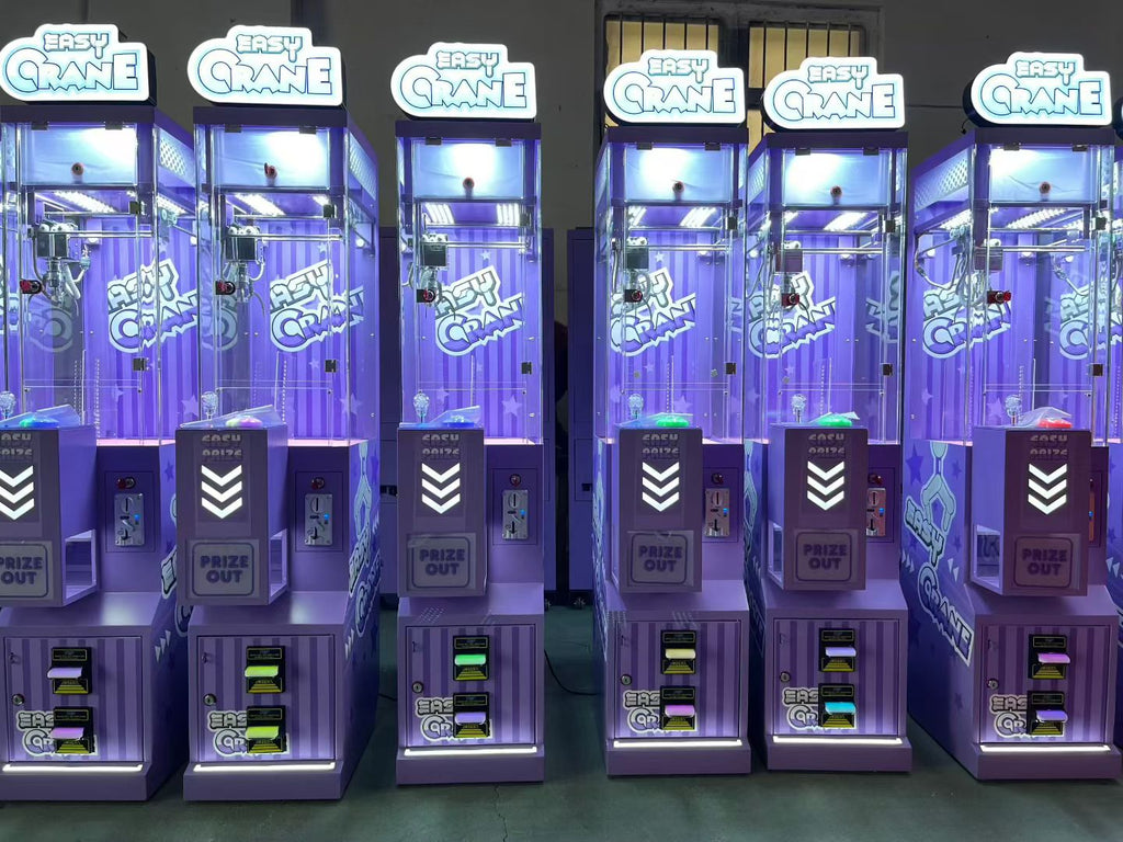 Small sized mini exquisite machine keychain toy grab and play machine for commercial use