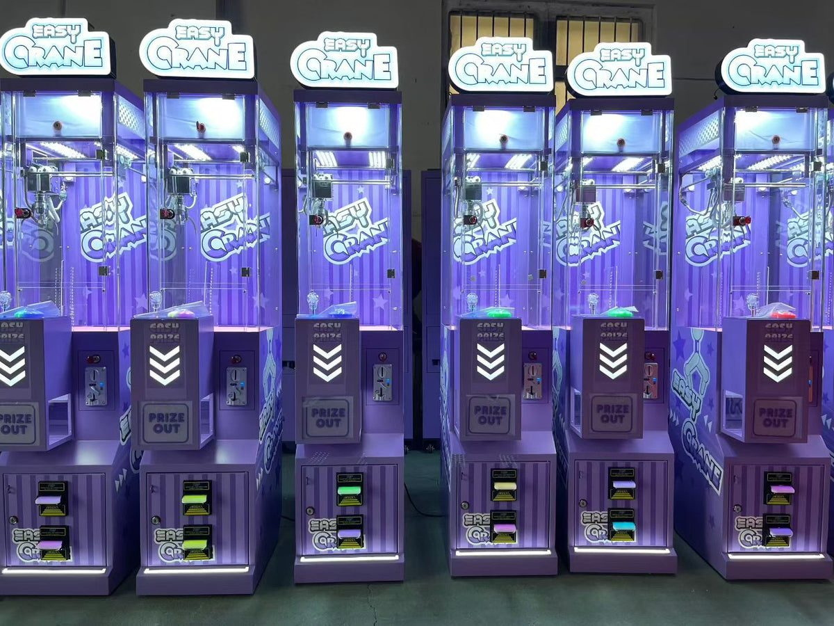 Small sized mini exquisite machine keychain toy grab and play machine for commercial use
