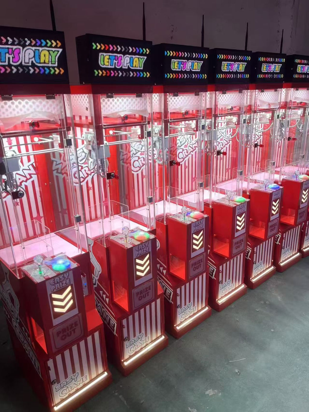 Small sized mini exquisite machine keychain toy grab and play machine for commercial use