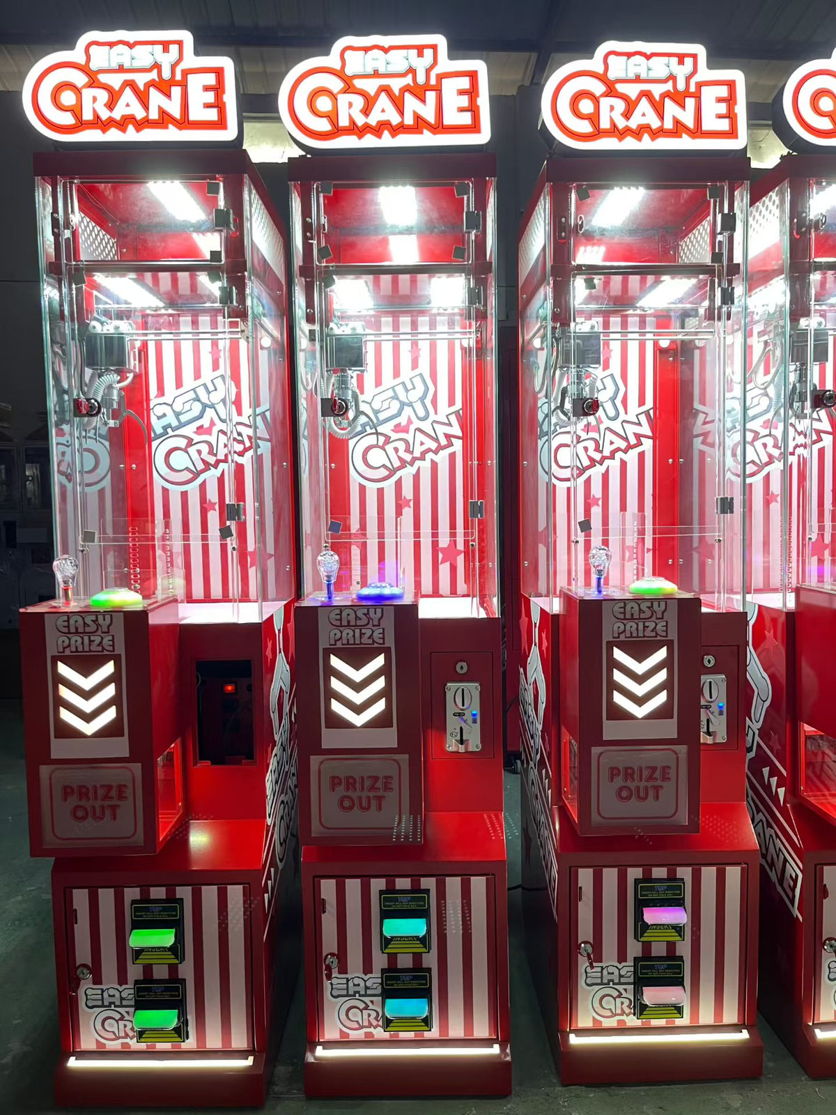 Small sized mini exquisite machine keychain toy grab and play machine for commercial use